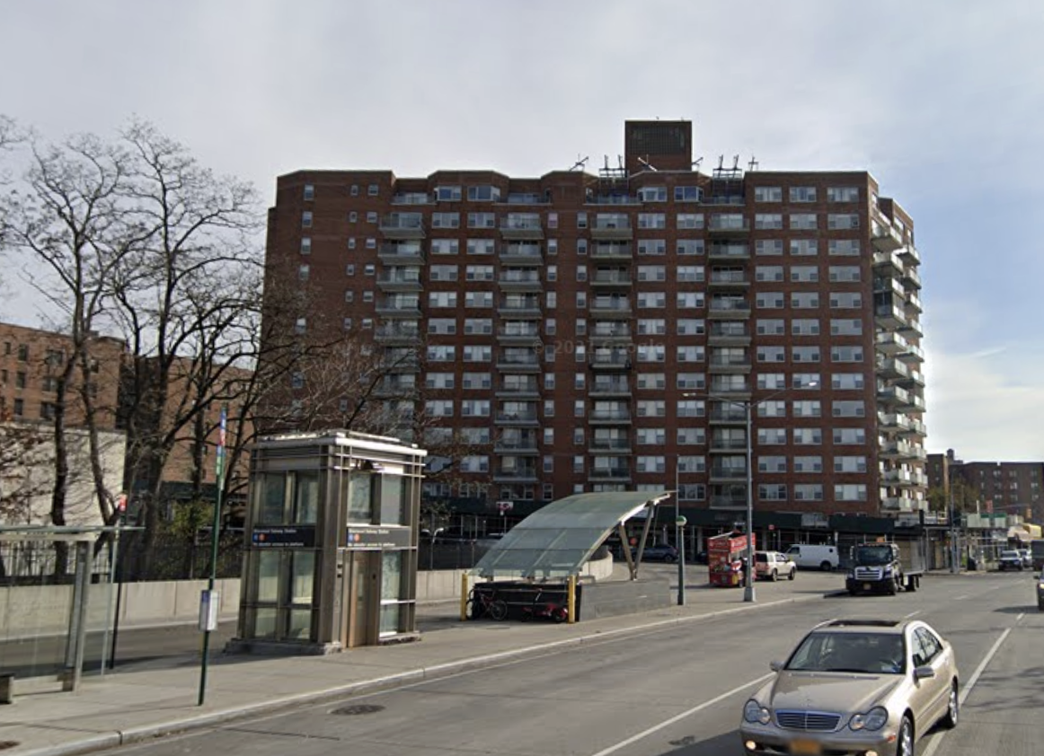A photo of the Briarwood station