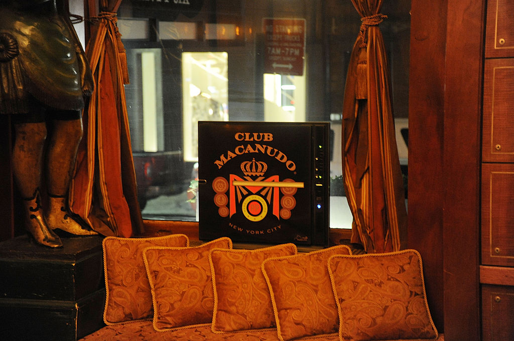 the cigar bar Club Macanudo