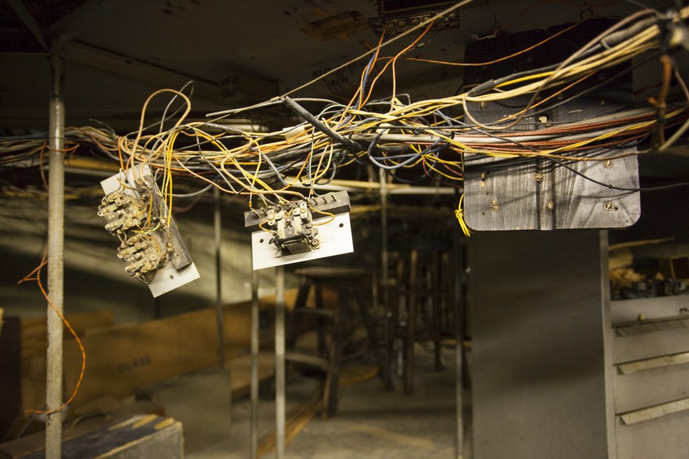00f1e1cd9img_1704-jpg.jpeg And here are some wires- there are literally miles of these wires under the set.<br/>
