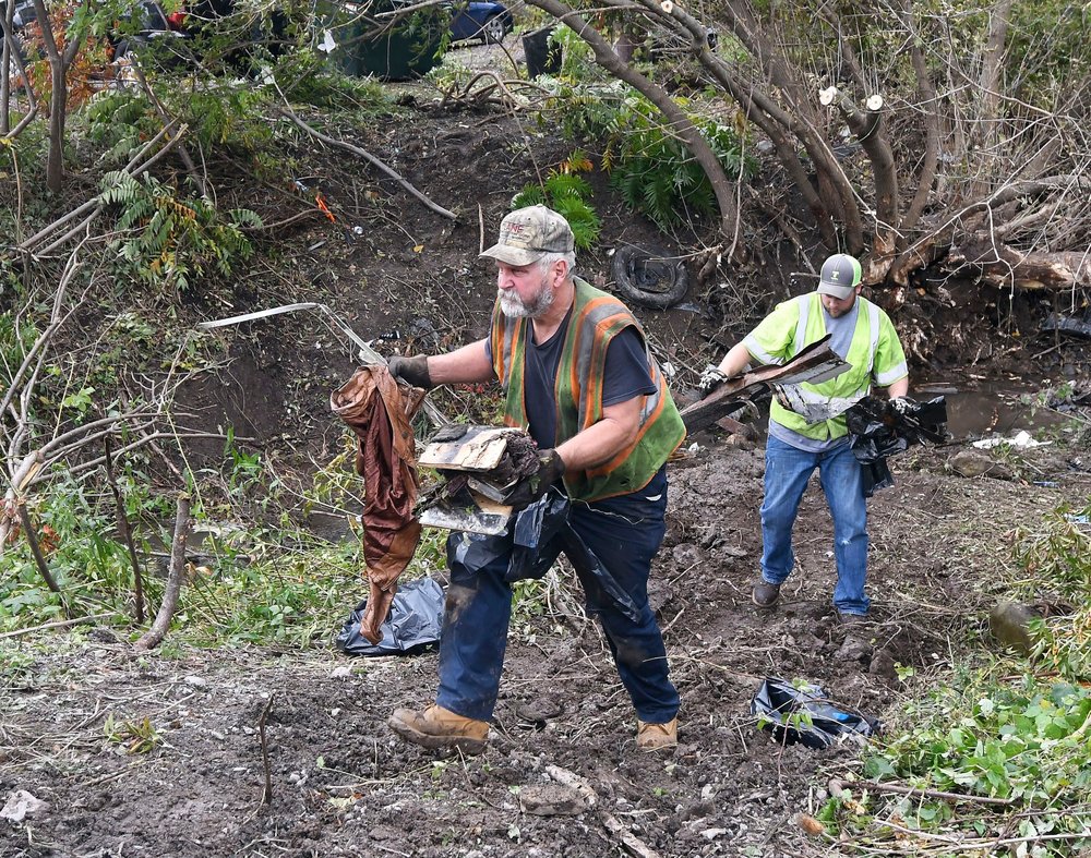 012361dd4shutterstock_9916971h-jpg.jpeg Recovery crews remove debris from the scene of a fatal crash, where a limousine crashed into a parked and unoccupied SUV killing 20 people at an intersection a day earlier, in Schoharie, N.Y. (Hans Pennink/AP/Shutterstock)