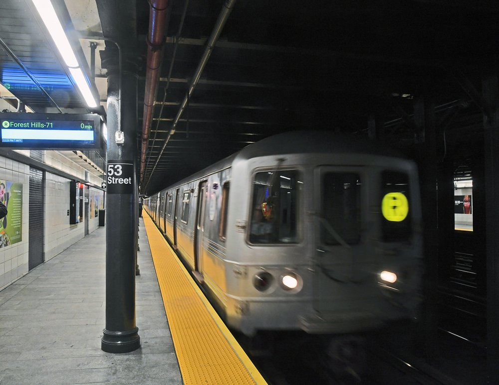 02428e69e36965174321_296a22fbd0_b-jpg.jpeg The renovated station on September 8, 2017 (Patrick Cashin / MTA)