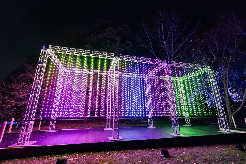 Lights arranged in a cube shape.