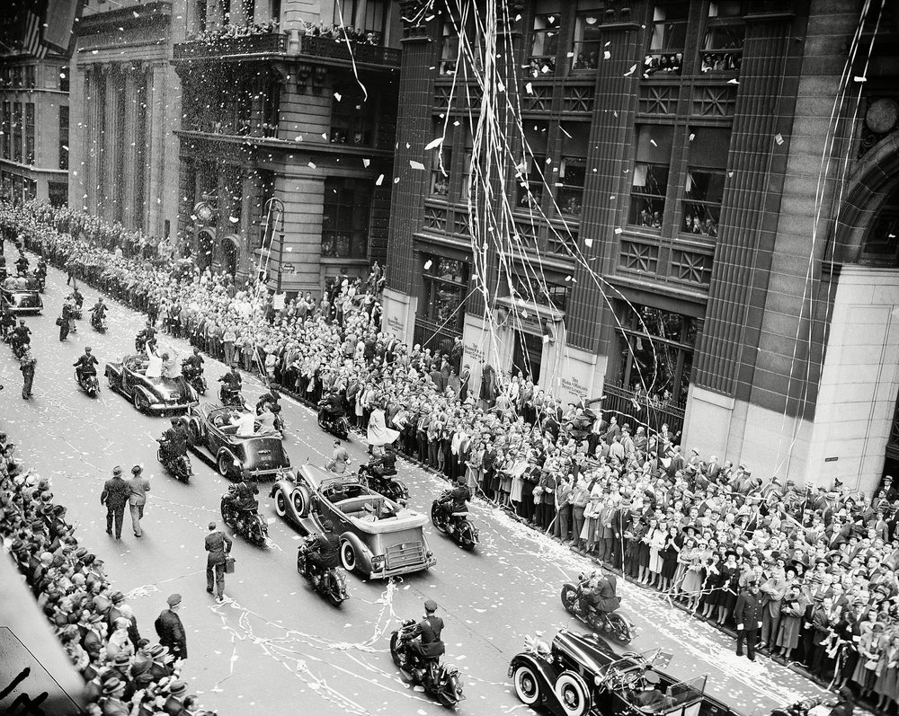 03b4a44a1shutterstock_6671309a-jpg.jpeg A parade for war heroes in 1942 (Anonymous/AP/Shutterstock)