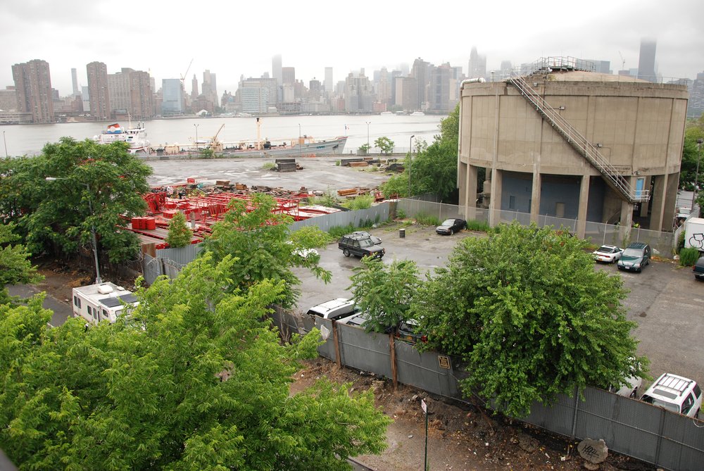 The Greenpoint sludge tank in 2013. This site will soon be home to a new 40 story tower, part of Greenpoint Landing.