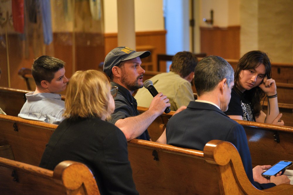 During a meeting with the Environmental Protection Agency, North Brooklyn residents raised concerns over the poisonous vapors that may be impacting their health.