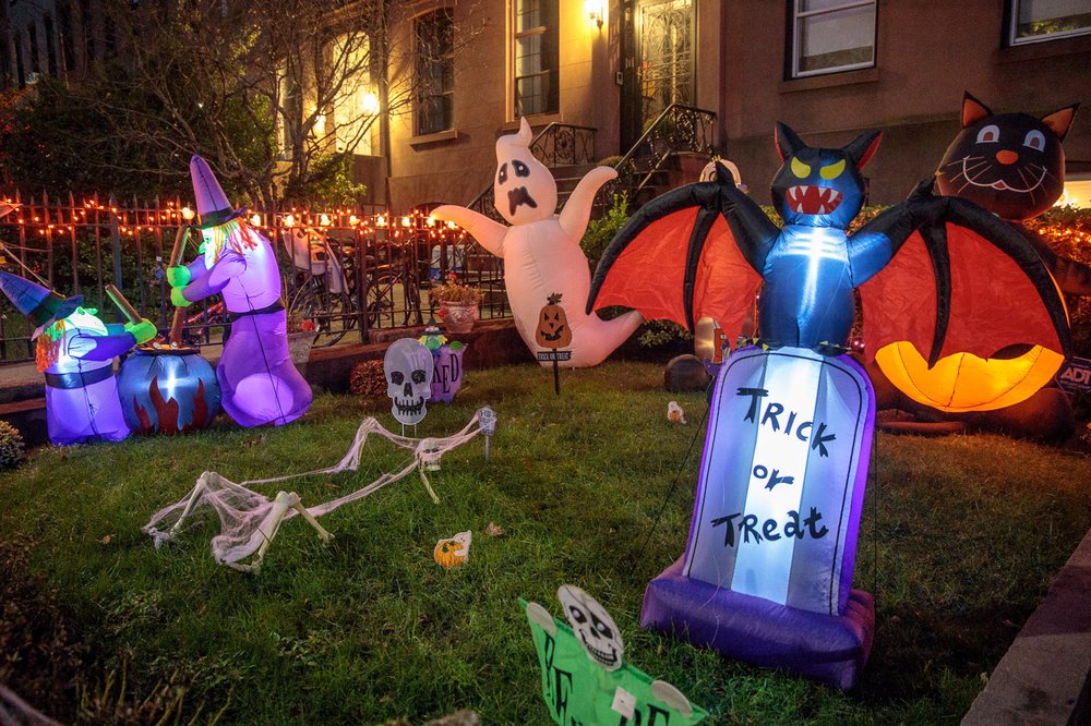 05f5b0daccarrollgardenscobblehillhalloweendecorations-97-jpg.jpeg
