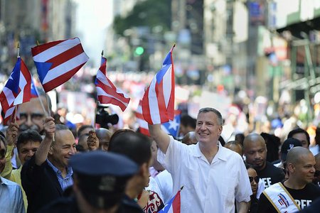De Blasio marching at the parade in 2014