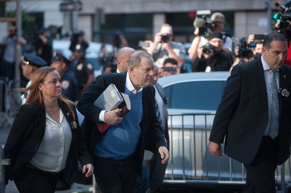 08ab1eee7052518_harvey_weinstein_jbn-1-jpg.jpeg Harvey Weinstein heads to the First Precinct<br>