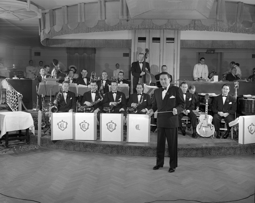 0afd7cd0cx2011_4_10379_018-jpg.jpeg Stanley Kubrick, From "Guy Lombardo," 1949 (Courtesy of the Museum of the City of New York / SK Film Archive, LLC)