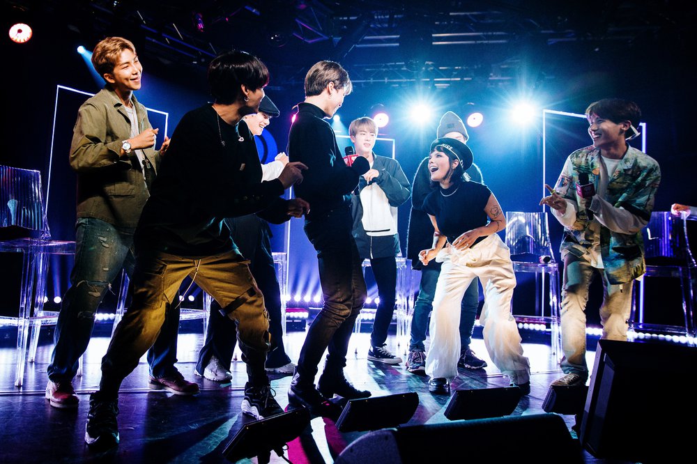 0d9486164rachelkaplan_bts_2019-0159-jpg.jpeg BTS with Halsey (Rachel Kaplan / iHeartRadio)
