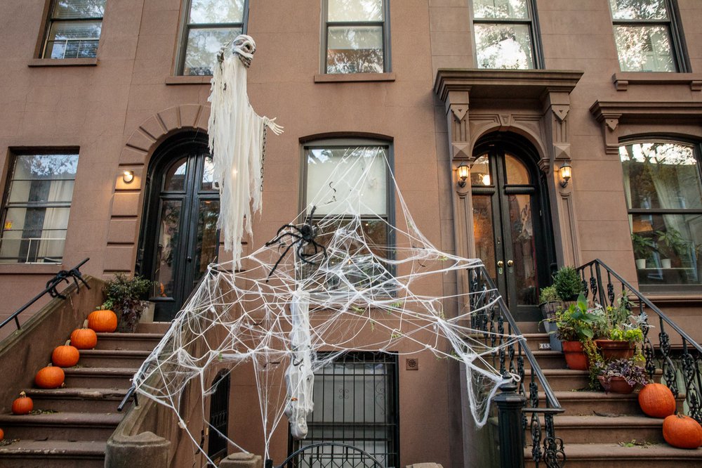 0ed716b68carrollgardenscobblehillhalloweendecorations-53-jpg.jpeg