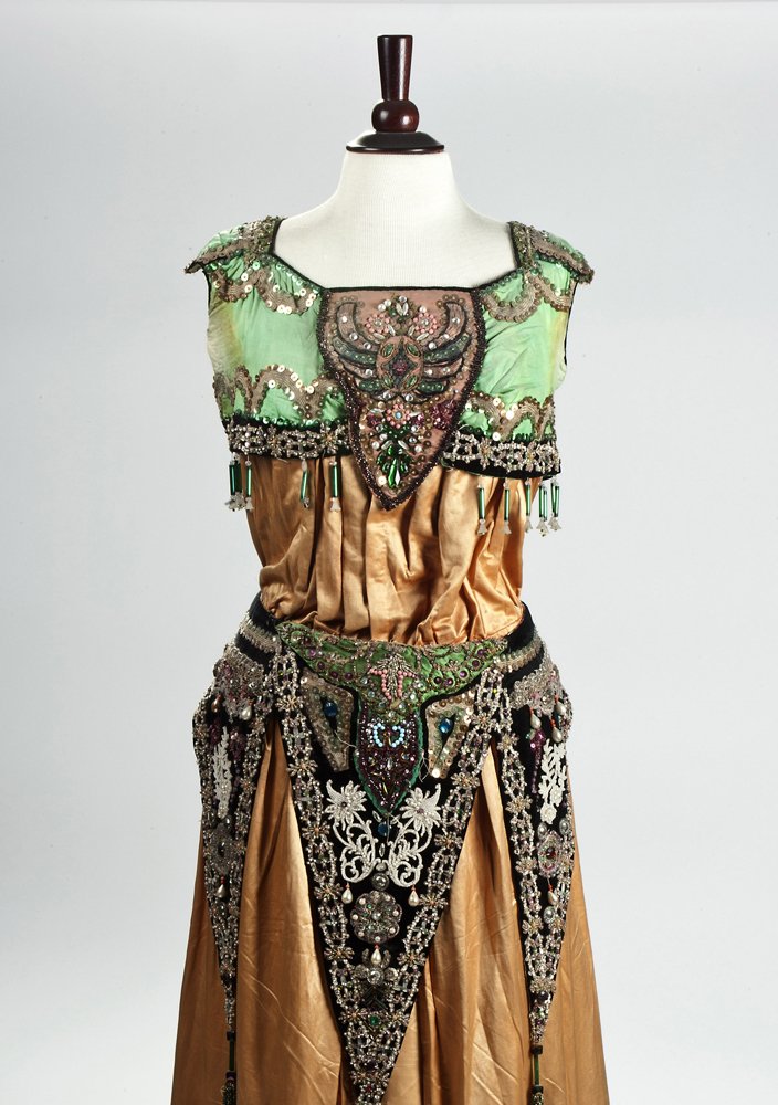 1169ce62d9-adelaideherrmanndress-jpg.jpeg Dress likely worn by Adelaide Herrmann, 1880–1910. Copperfield Collection. (Photo: Glenn Castellano)