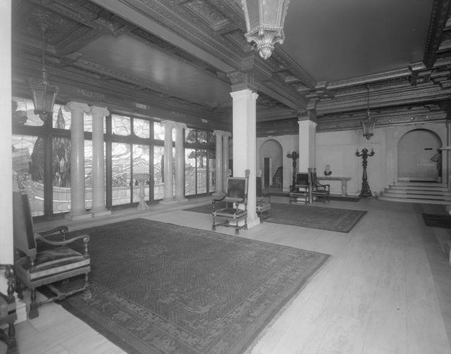 11aptlobby1112.jpeg "Broadway at the S.E. corner of West 98th Street. Borchardt Apartment House, entrance hall. 1910."