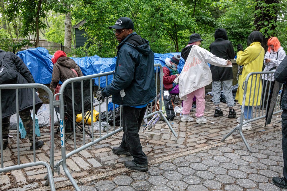 13951a886btsfans-todseelie-15-jpg.jpeg (<a href="http://todseelie.com">Tod Seelie</a> / Gothamist)