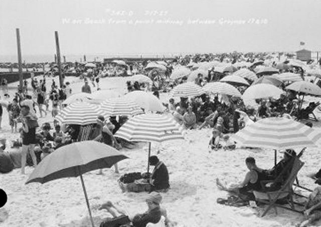 140512oldrock.jpeg "Roche's Beach, west on Beach from a point midway between Groynes 17 and 18, Far Rockaway. Rockaway Beach. July 17, 1927."