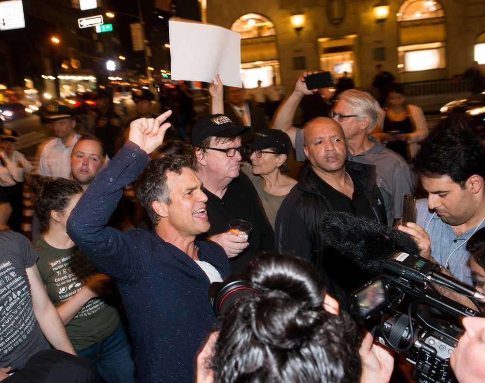 162a70a93gettyimages-832245022-1-jpg.jpeg Mark Ruffalo, Moore and others<br>