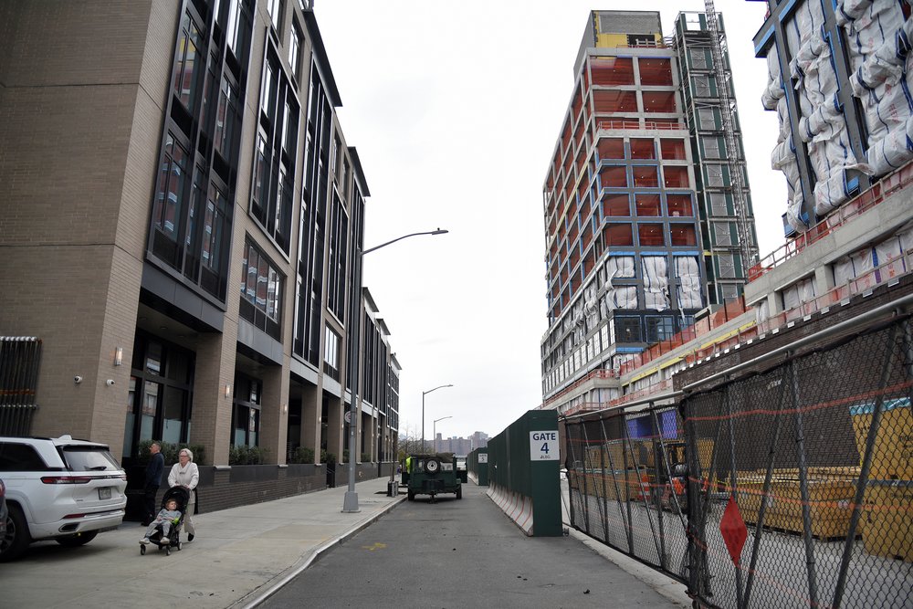 Huron Street today is nearly unrecognizable. The 40-story tower of The Greenpoint is on the left, and a new tower is under construction on the right, as part of a luxury condominium development called The Huron.