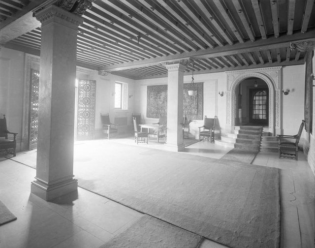 18aptlobby1112.jpeg "Riverside Drive at the corner of West 98th Street. The Peter Stuyvesant apartment building, lobby. 1910."