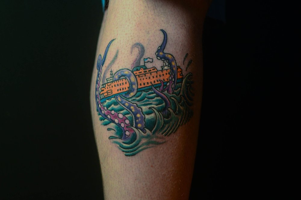 1a07de50drhart-2-jpg.jpeg Rob Hart recently got a tattoo of the Staten Island Ferry by Magie Serpica being overtaken by the kraken on his leg. Hart said the design is similar to his wedding cake, which had him and his wife on top of the ferry with weapons while it was being attacked by an octopus.<br>