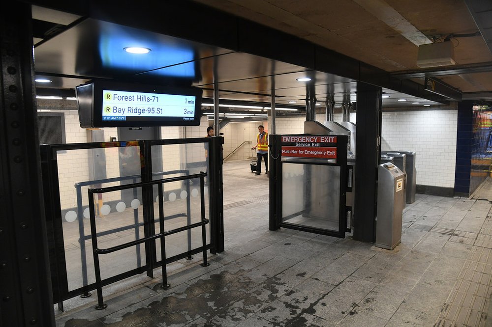 1a10a427936918277416_f8572e8c03_b-jpg.jpeg The renovated station on September 8, 2017 (Patrick Cashin / MTA)