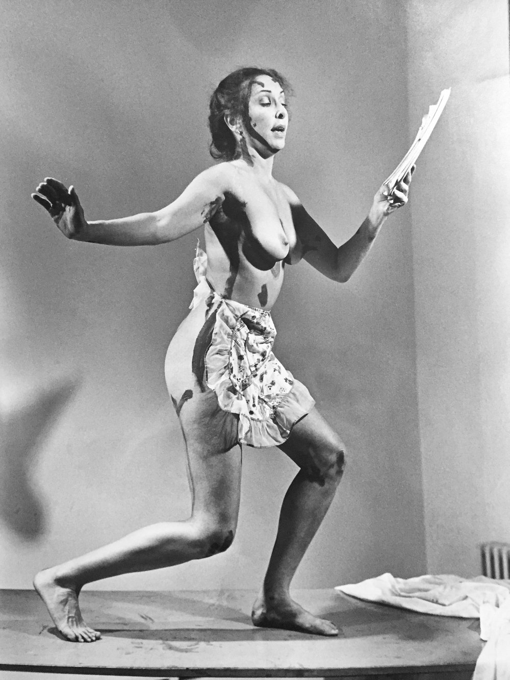 1a683207cfredwmcdarrah_p213-jpg.jpeg Artist Carolee Schneemann at a private first performance of Interior Scroll, at an art show titled Women Here and Now, honoring the United Nations’ International Women’s Year, in East Hampton, August 29, 1975<br/>