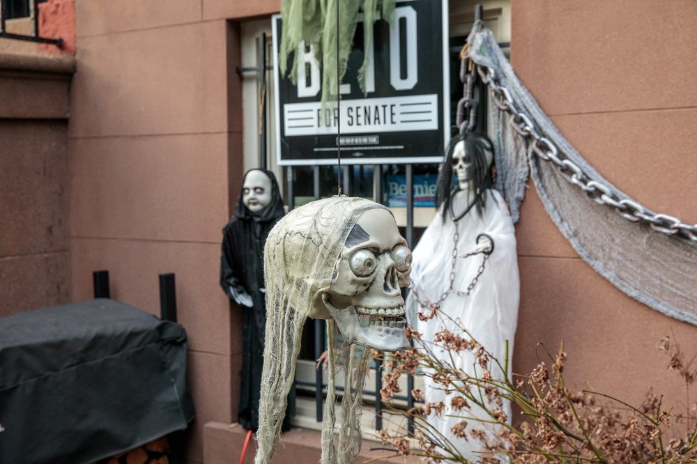 1c03fb023carrollgardenscobblehillhalloweendecorations-47-jpg.jpeg
