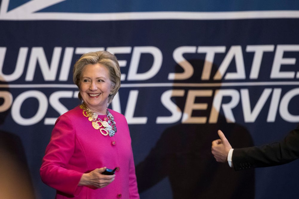 1c4a35352gettyimages-635658146-jpg.jpeg Hillary Clinton at the unveiling of the Oscar de la Renta stamp<br>