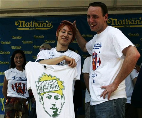 Takeru Kobayashi lets lets his shirt do the s***talking, while Joey Chestnut laughs it off.