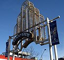 2009_04_sunnyarch.jpg