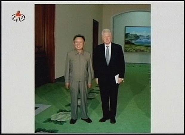 2009_08_nkbc4.jpg A TV still of former president Bill Clinton meeting North Korean leader Kim Jong-Il