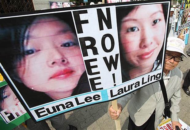 2009_bcnk6.jpg A South Korean protestor holds a sign showing Euna Lee and Laura Ling