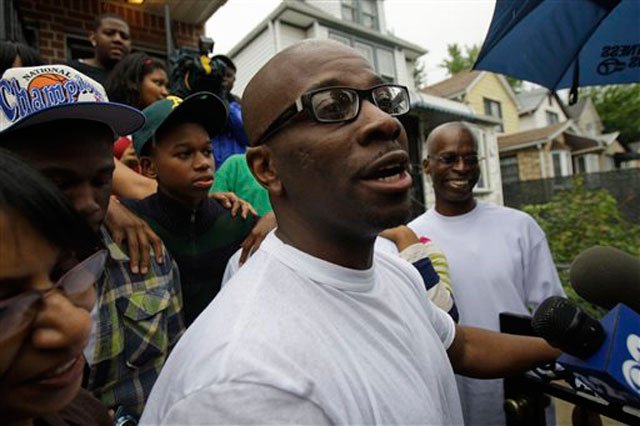 2010_06_jabbarcollins.jpg Jabbar Collins speaks to reporters