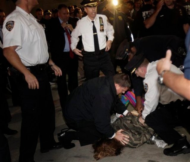 2011_10_ows6.jpg A protester is arrested