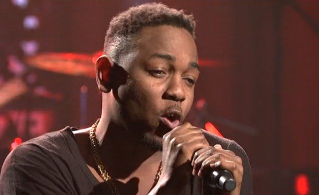Kendrick Lamar performed "Swimming Pools" and "Poetic Justice."