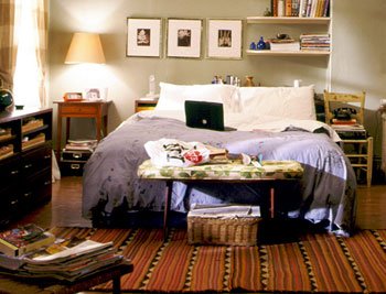 A certain single New Yorker never got to put an iPad on her nightstand