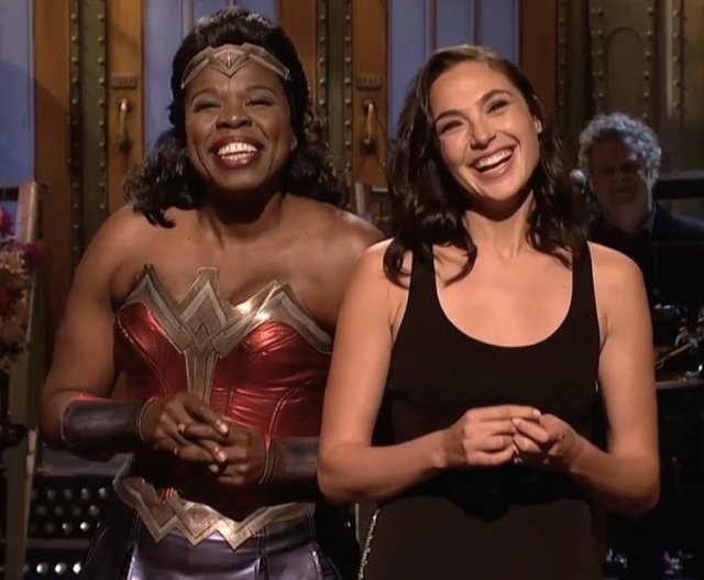 2017_10_snlgg_mono3.jpg Times Square Wonder Woman meets movie Wonder Woman: