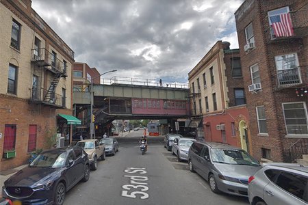 7 train near Roosevelt and 53rd Street