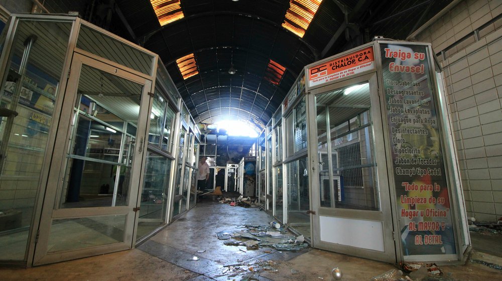 21d9485b310153535b-jpg.jpeg The hallway of a mall is trashed after stores stand empty one day after it was looted in Maracaibo, Venezuela.</br>(Henry Chirinos/AP/Shutterstock)