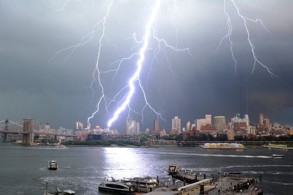 24ccb9832lightning-2-jpg.jpeg