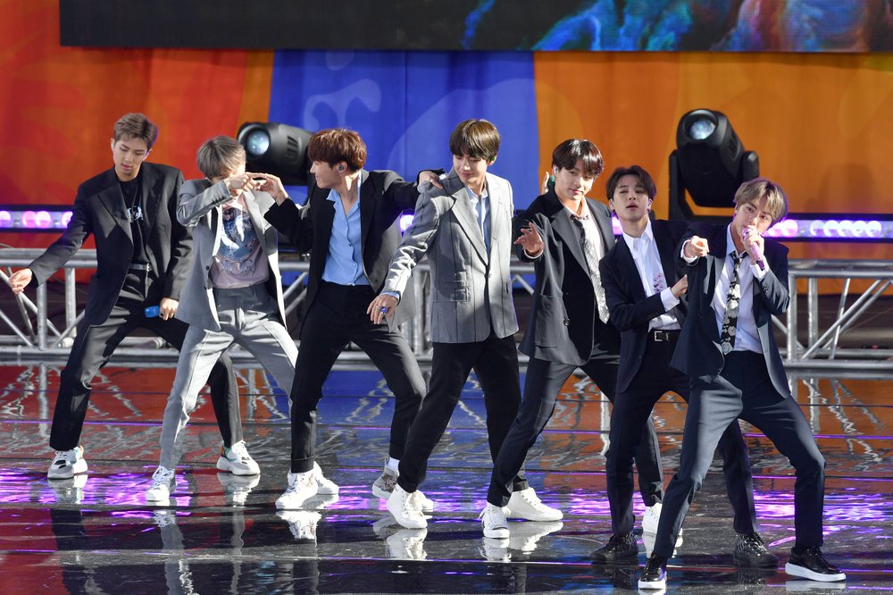 25423ea53shutterstock_10237608ad-jpg.jpeg BTS performing on "Good Morning America"<br>
