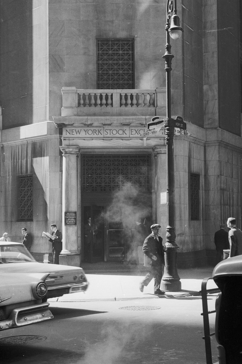 2799ab608.jpeg "Entrance to the Stock Exchange in New York's Wall Street. June 1964."