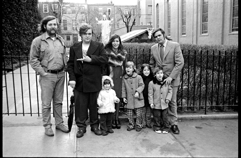 29bb57051family-on-christmas-day-14th-street-1975-jpg.jpeg