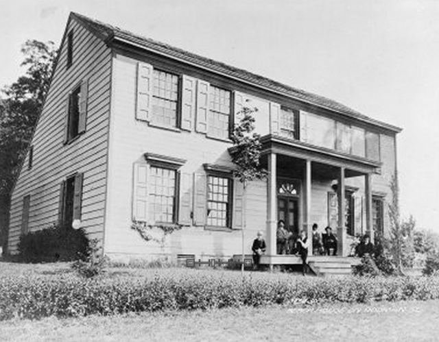 2NEWOLDROCK05.jpeg "Beach House on Rodman Street. Beach house, people sitting on porch."
