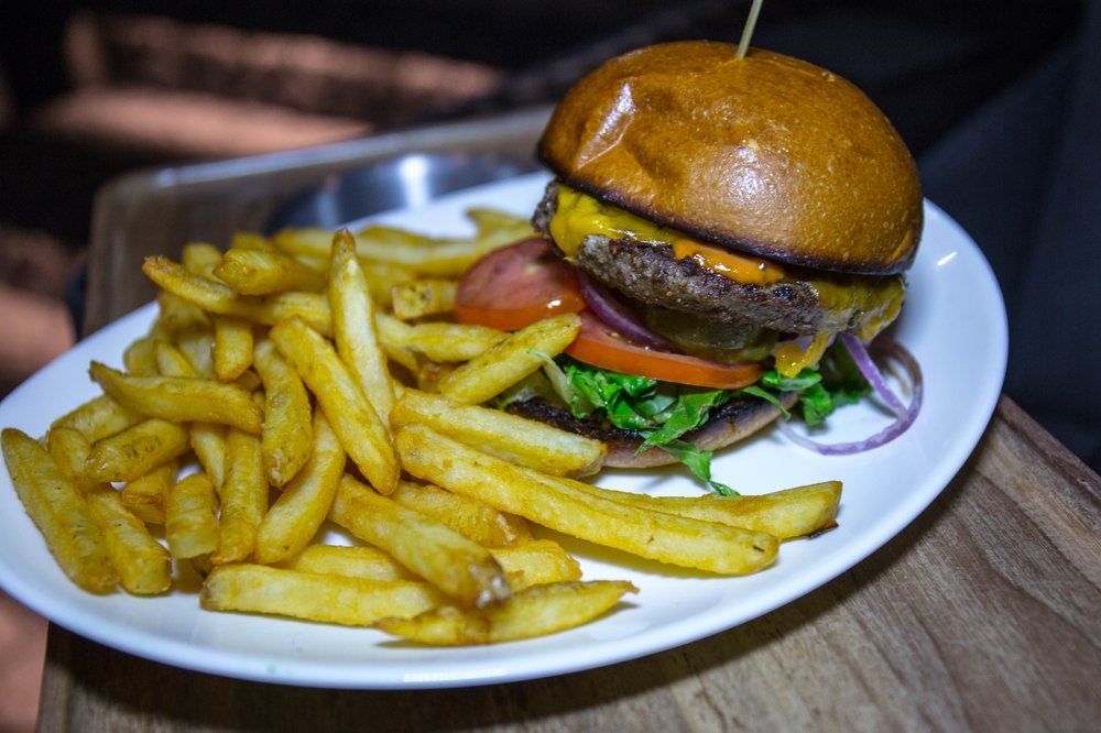 2b3942990cmx-17-jpg.jpeg Bistro Burger ($15)<br/>