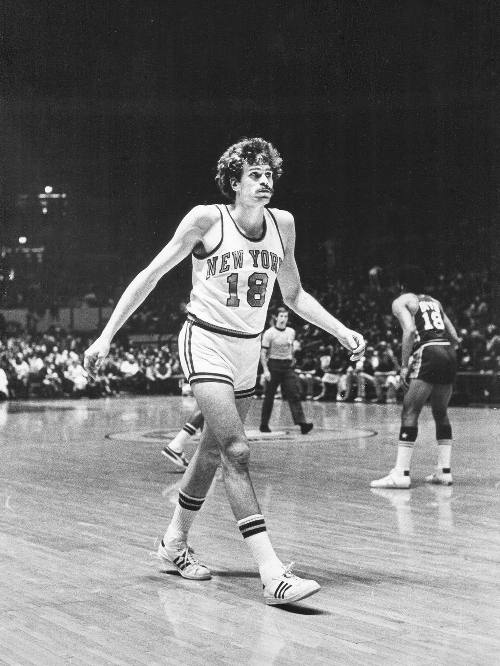 2d5a858b2fredwmcdarrah_p204-jpg.jpeg New York Knicks forward Phil Jackson on the hardwood at Madison Square Garden, February 19, 1973<br/>