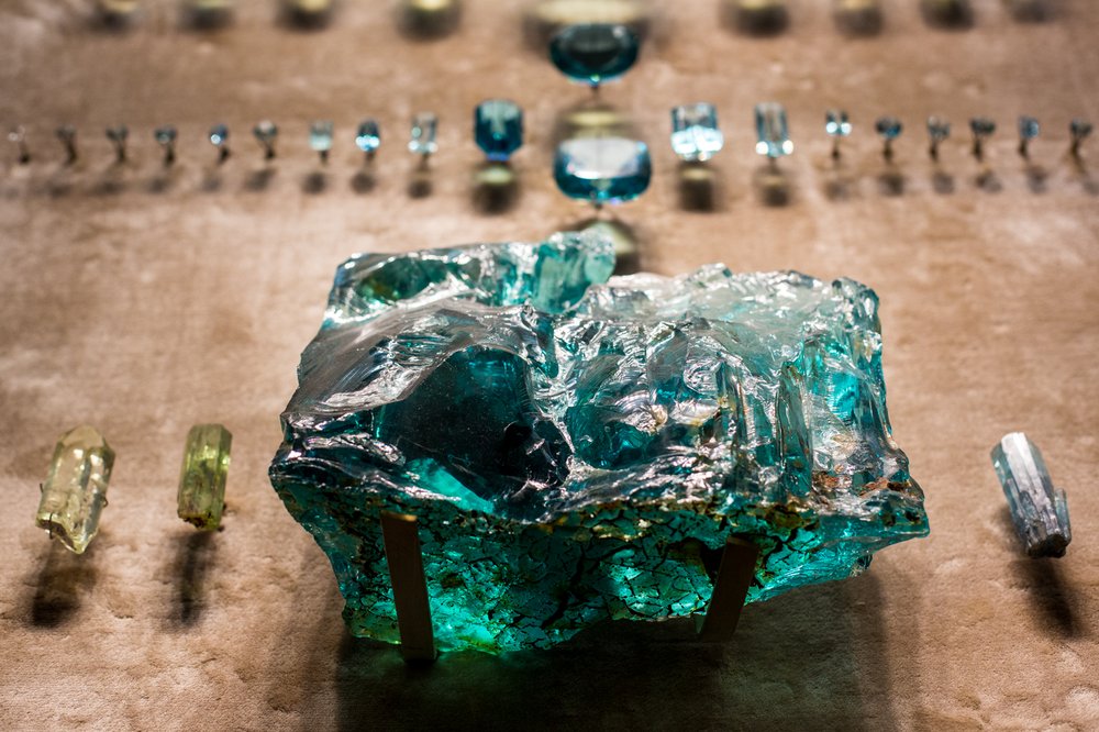 2fc1a6bcd102317amnhgemsminerals-8-jpg.jpeg