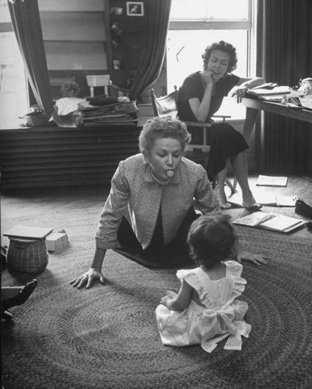 2fordmodelingflashback0211.jpg "Eileen Ford conducting her job of running the Ford Model Agency, while model Jone Pedersen entertains Ford's daughter."
