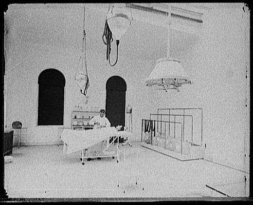 2oldnavyyard.jpg An operating room, circa the late 1800's.