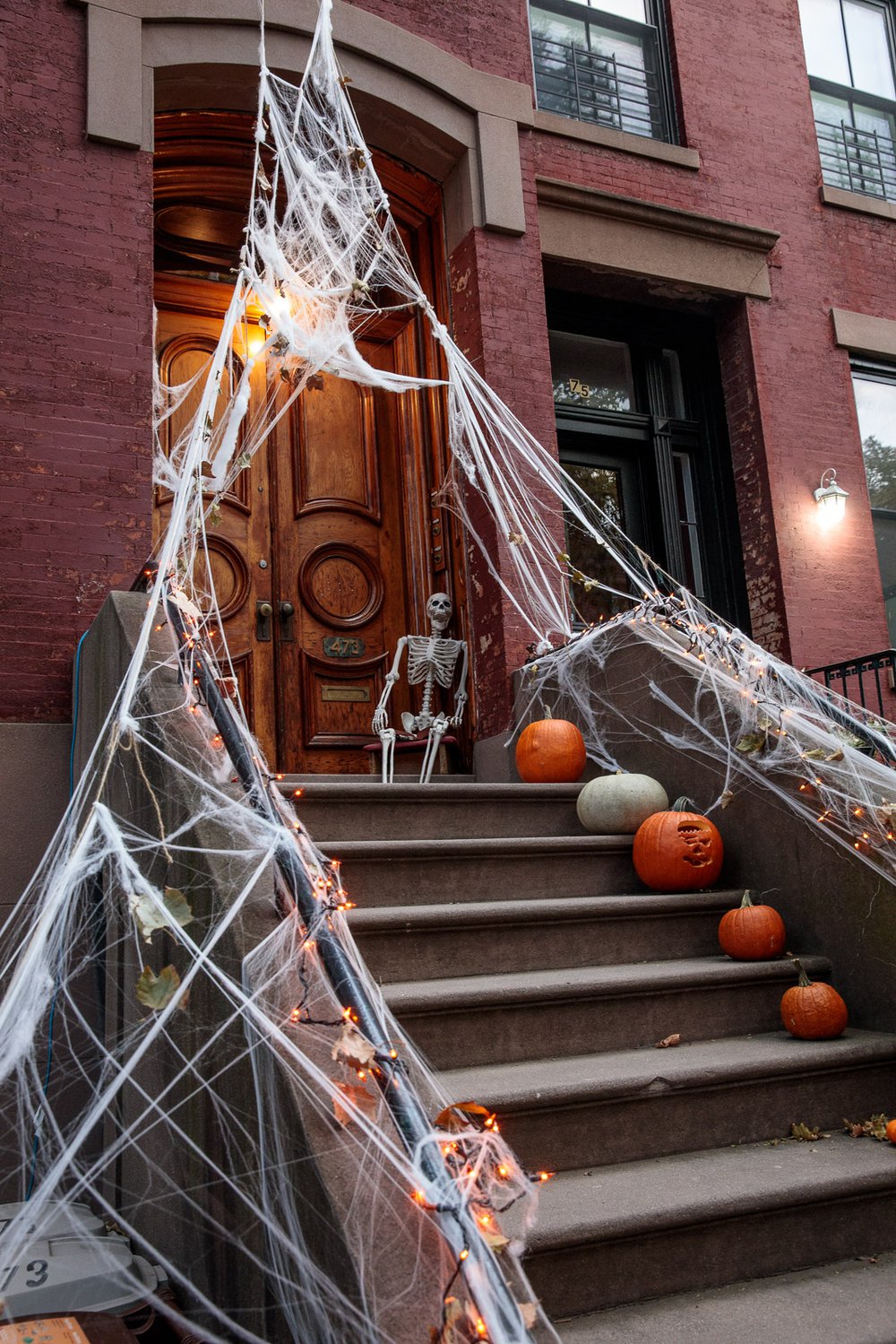 31f7f85cfcarrollgardenscobblehillhalloweendecorations-69-jpg.jpeg