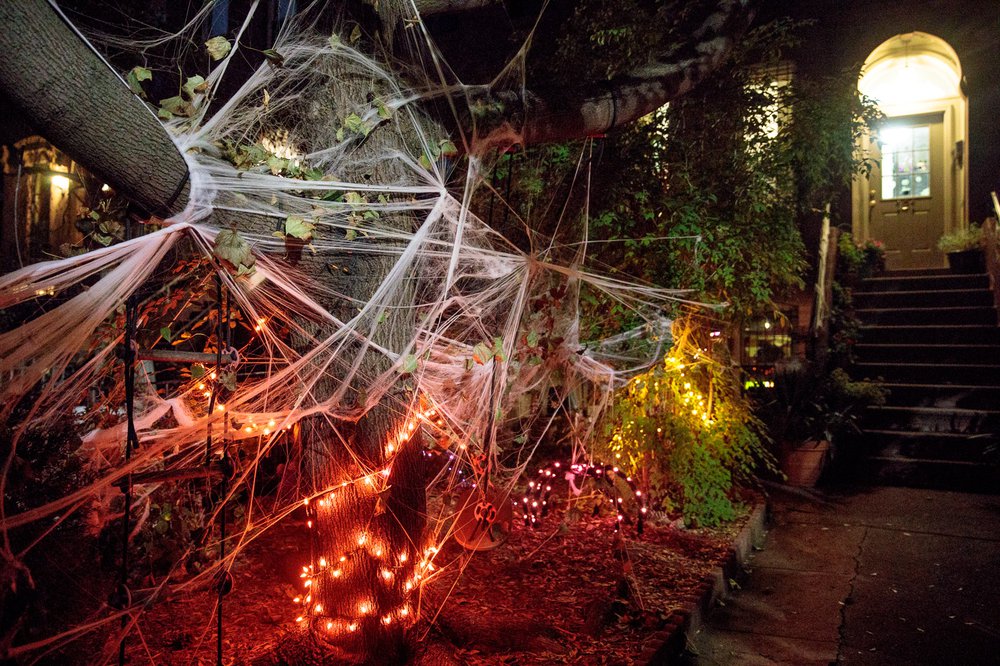 3287df3a1carrollgardenscobblehillhalloweendecorations-00104-jpg.jpeg